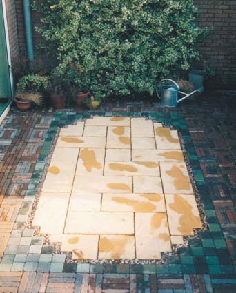 Een 'kleed' van verschillende materialen.